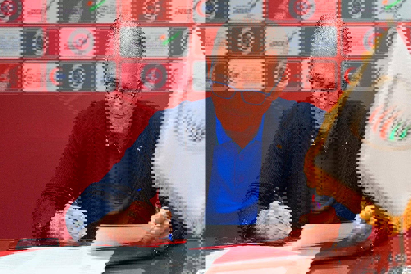 2210186