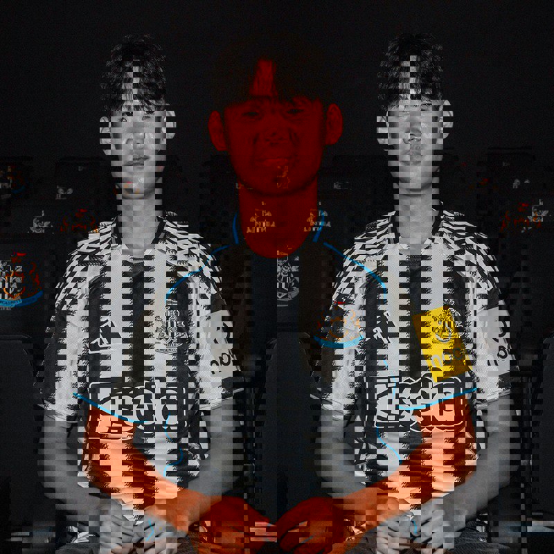 2210976