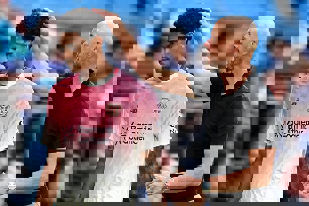 2211864