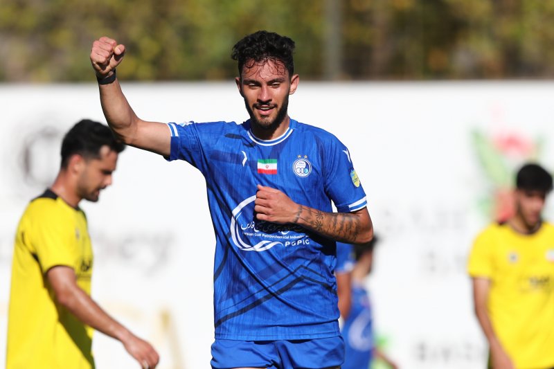 مهاجم استقلال: چند پیشنهاد دارم اما می‌خواهم بمانم