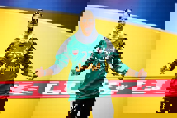 2211931