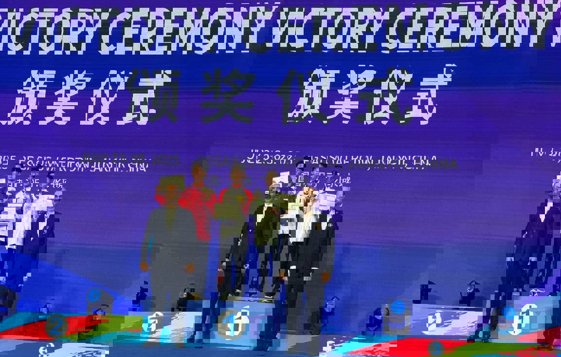 2211913