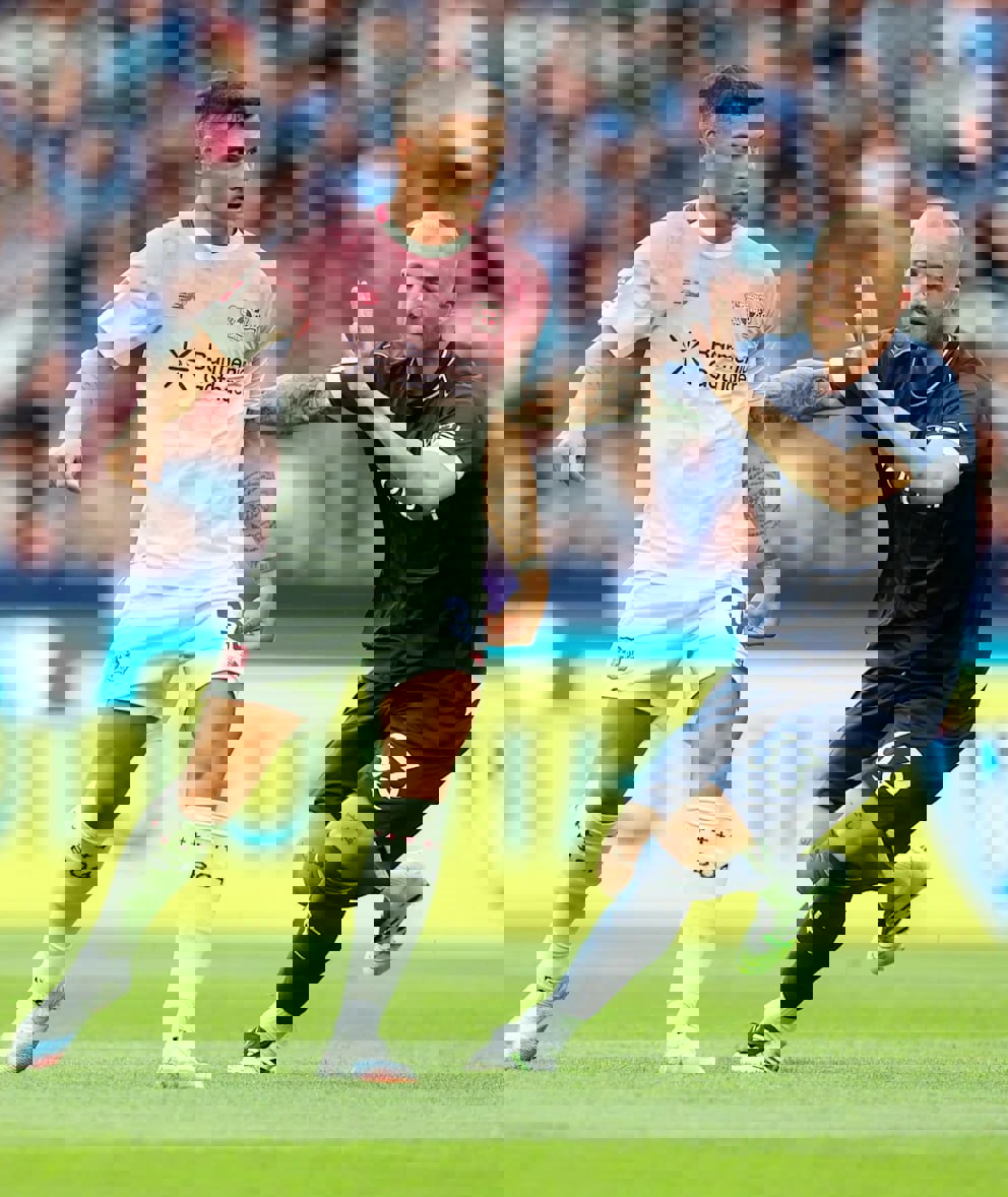 2212061