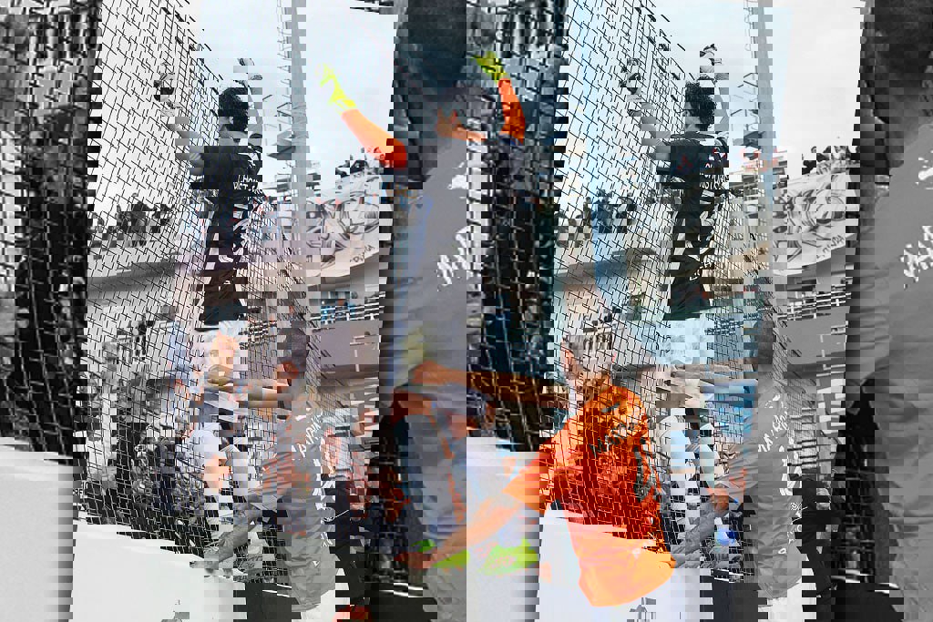2213263