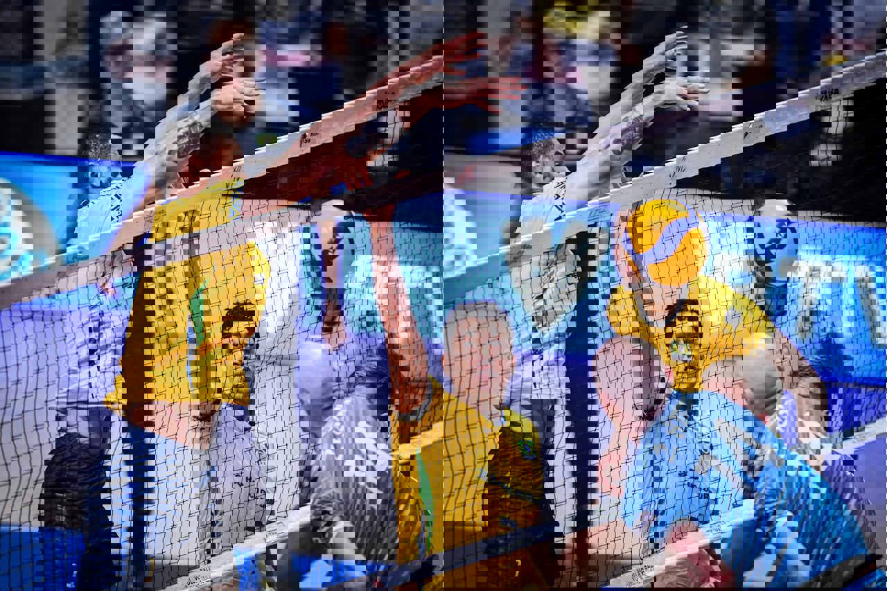 2213637