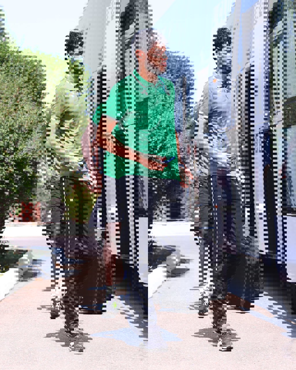 2213882