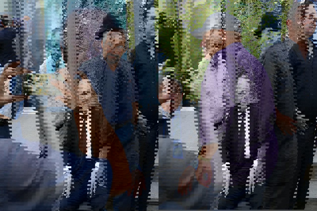 2213895