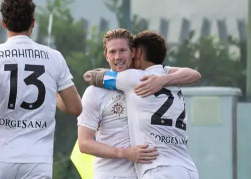 اولین گلهای کوین در ناپولی: هم با راست، هم با چپ