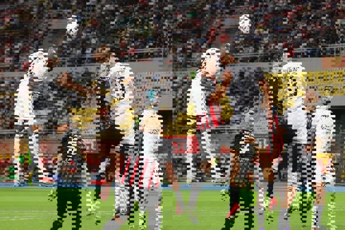 2216105
