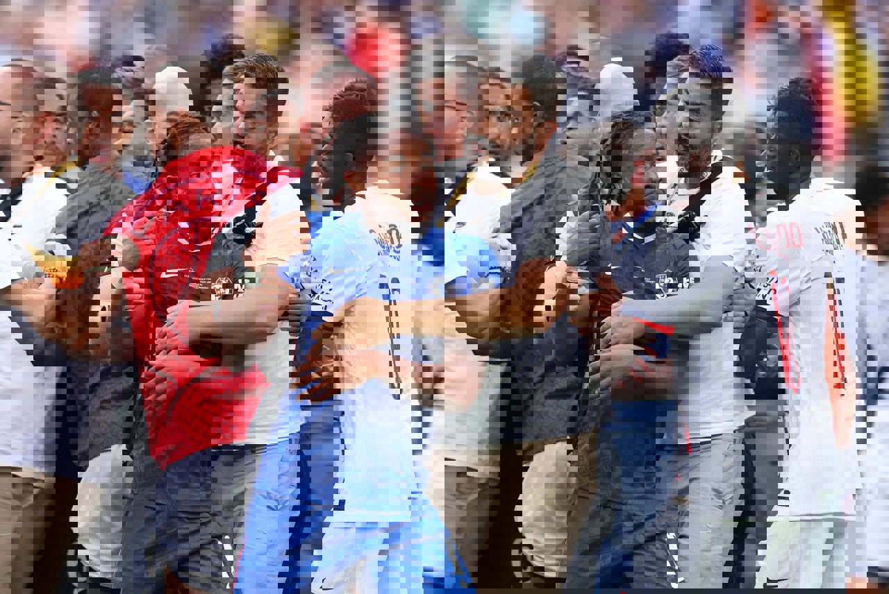 2216422