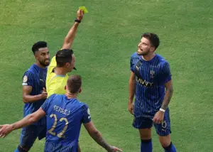 الهلال به داور داخلی اعتماد ندارد: داور خارجی بیاورید!‏