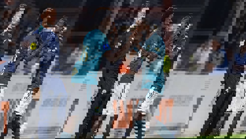 2216843
