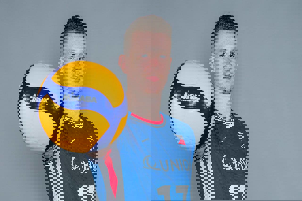 2216821