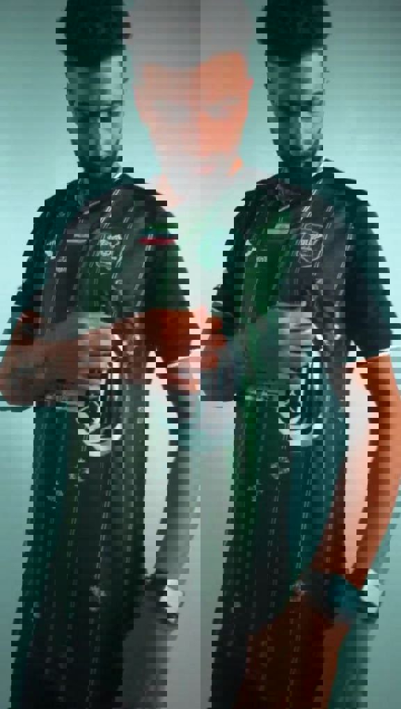 2216887