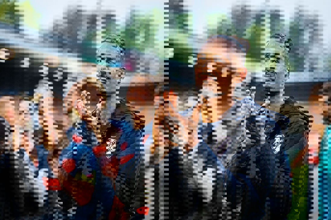 2216953