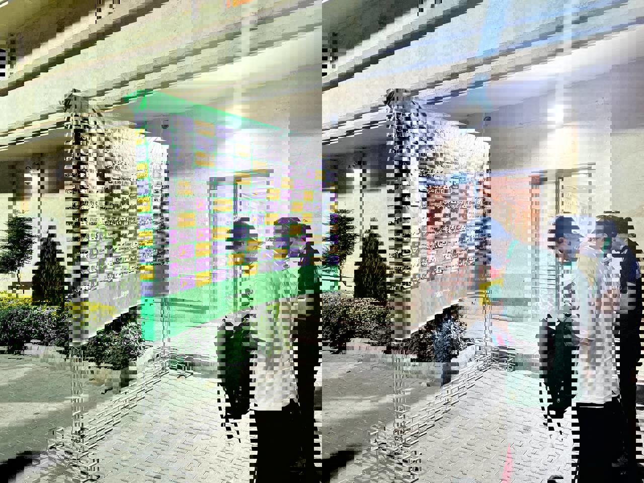 2217976