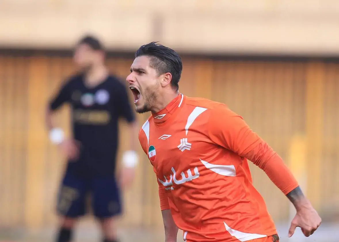 صادقی مهره صعود را خرید!