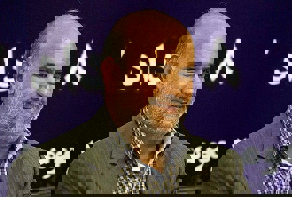 2218395