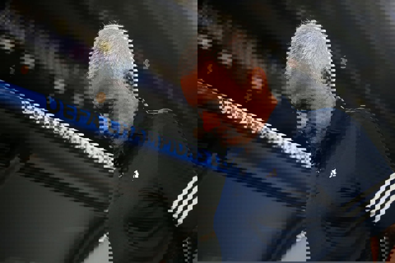 2218374