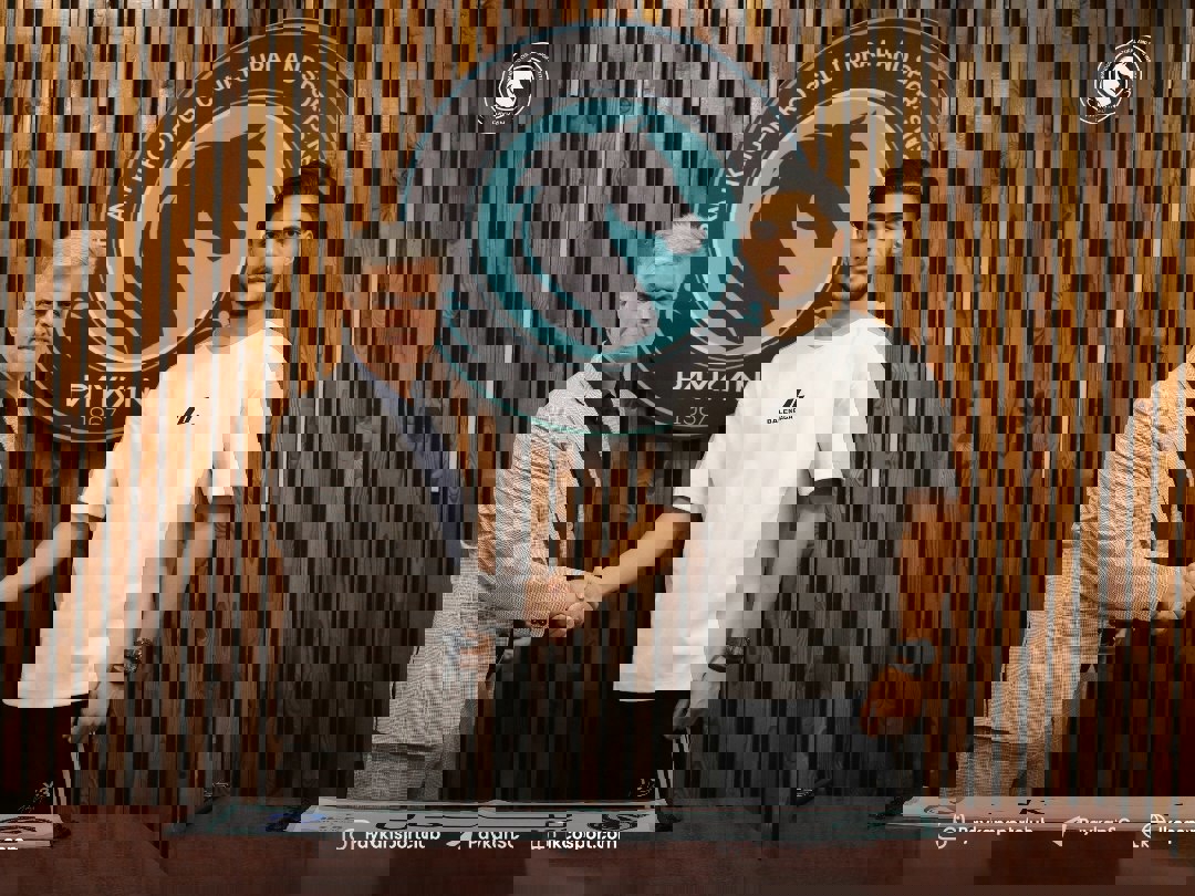 2218842