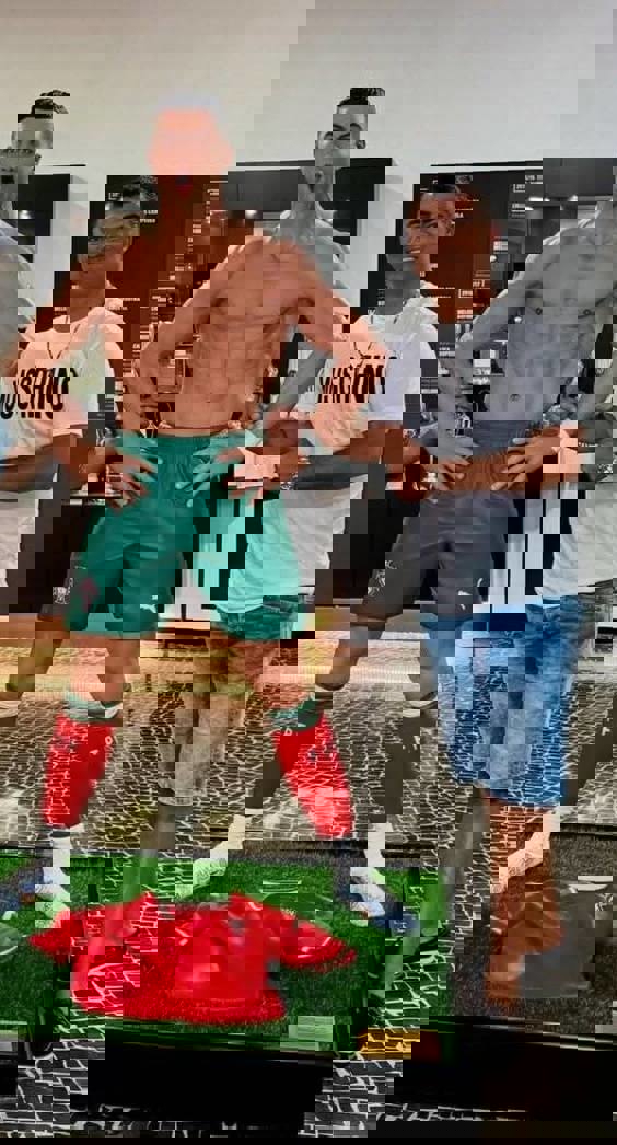 2218976