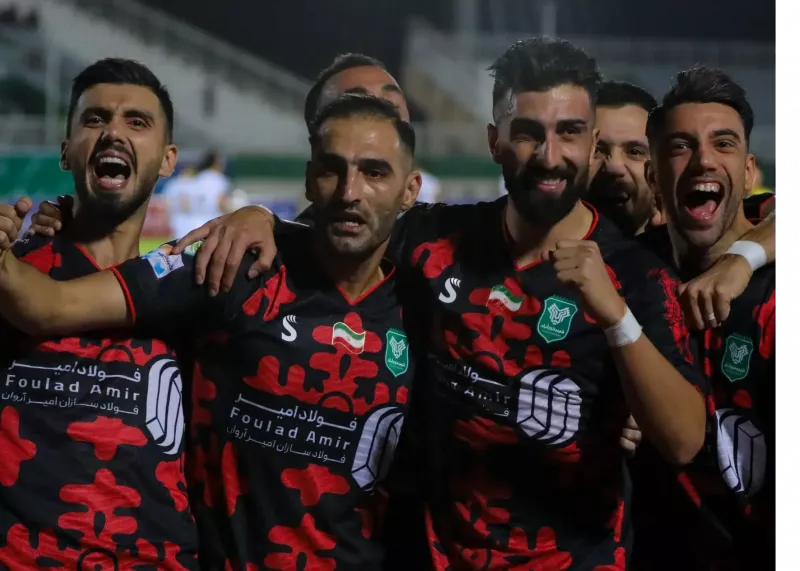 صدرنشین لیگ برتر را ببینید و غافلگیر شوید!