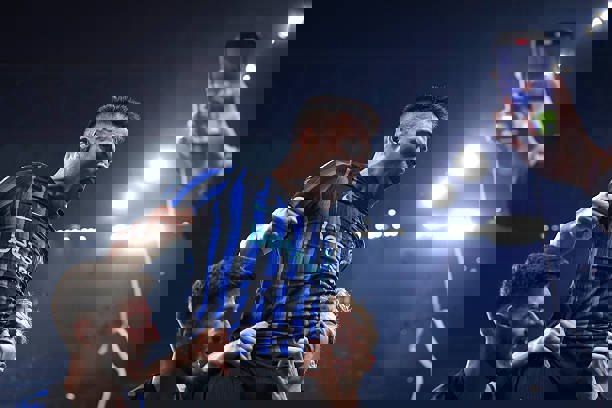 2219761