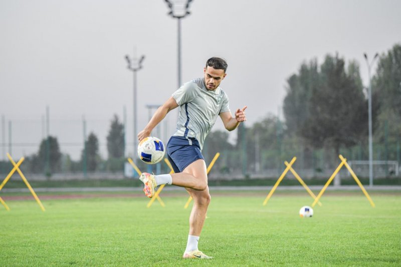 نفس راحت پرسپولیس با نیمکت نشینی اورونوف