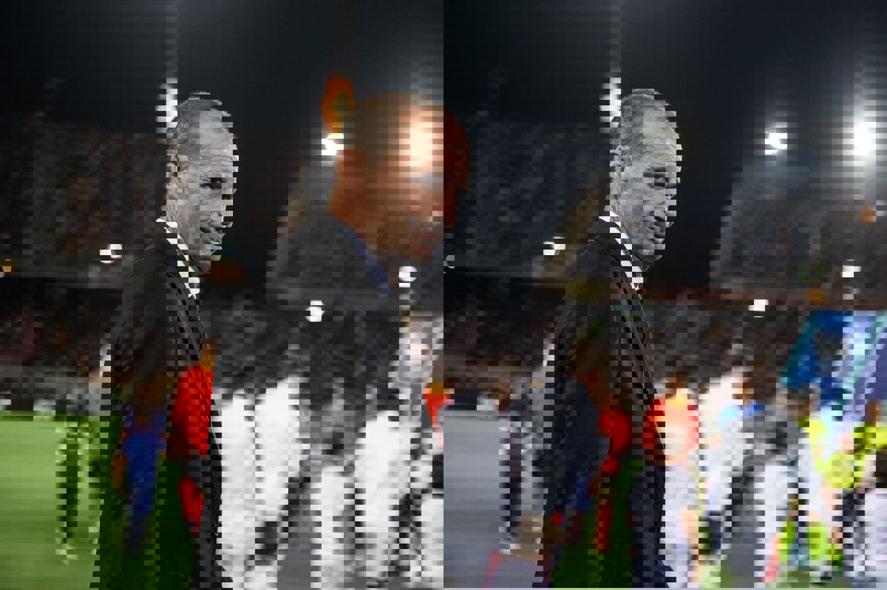 2221043