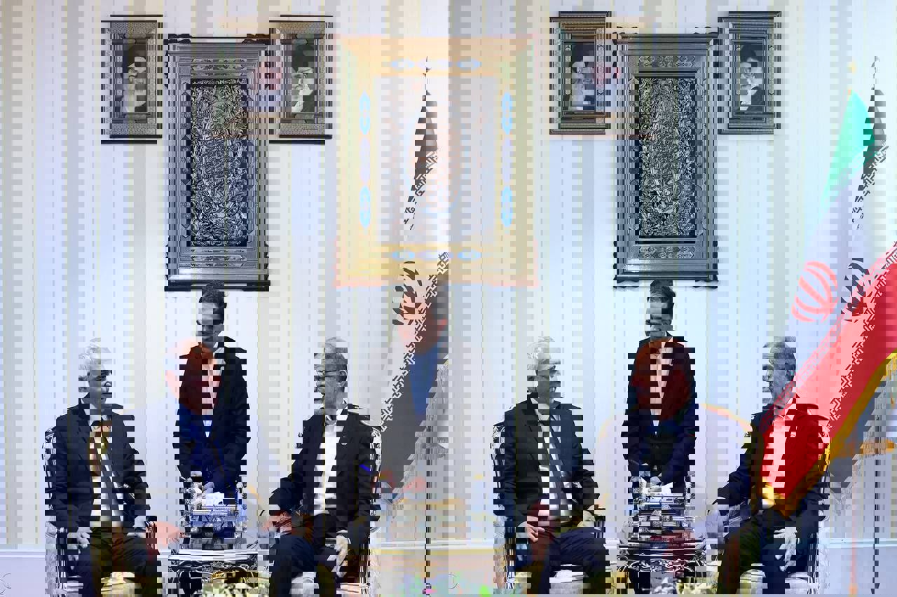 2221182
