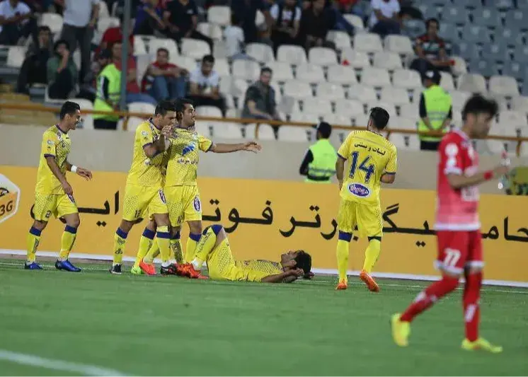 مشت محکم وحید بر صورت پرسپولیس!