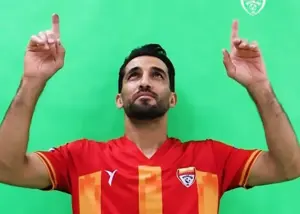 فولاد پیراهن خاص را به وحید امیری داد