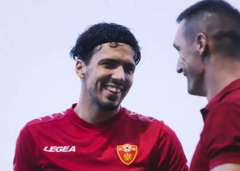 نبرد هافبک پرسپولیس با چک در مسیر جام‌جهانی