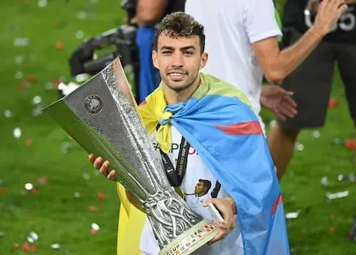 خرید جدید استقلال و پرچم جنجالی‌اش (عکس)