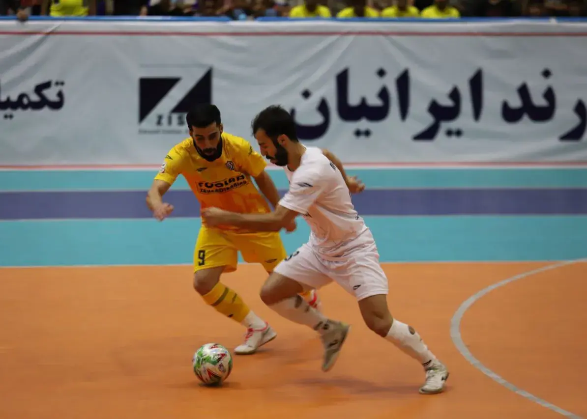 مدعی نوظهور را پس از شکست ایستاده تشویق کردند