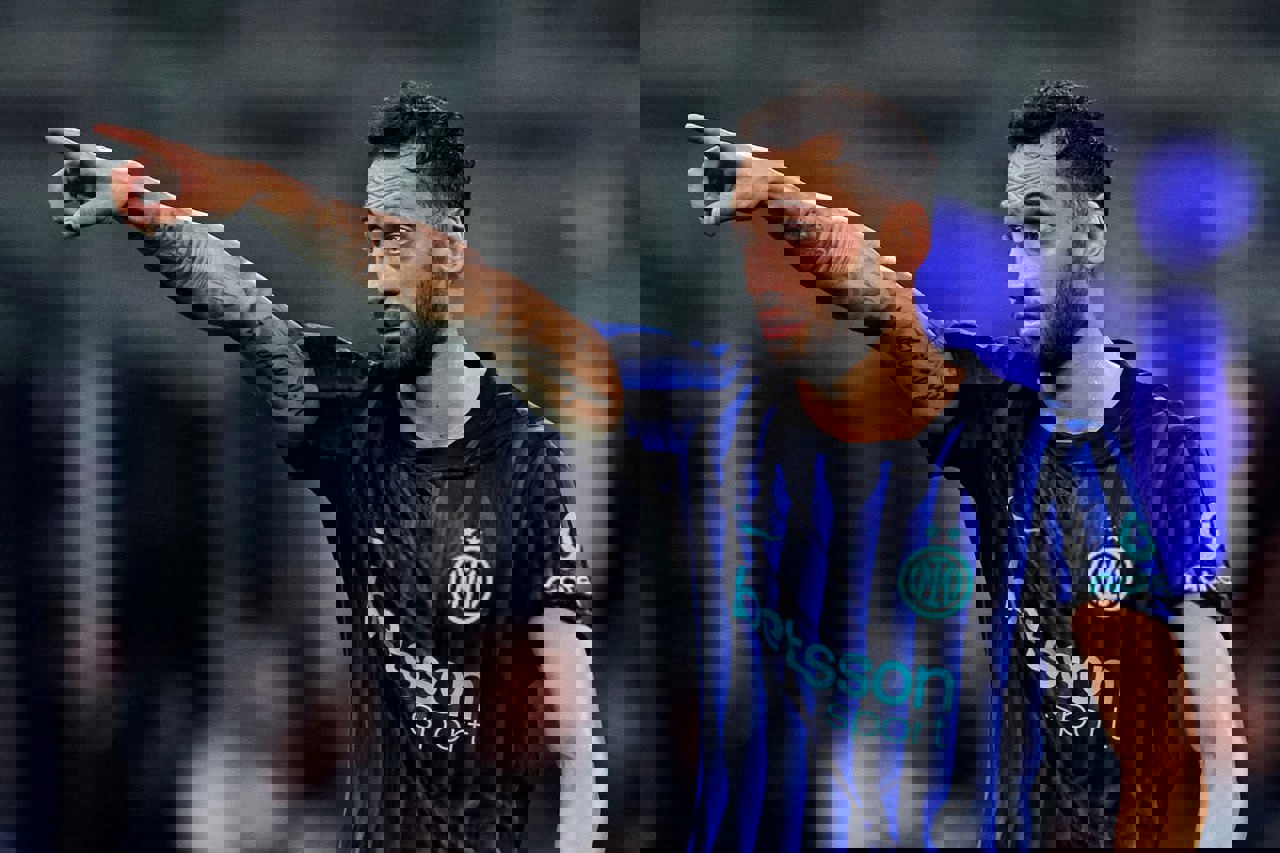 2223563