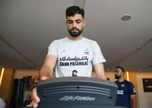 به همه حریفان مثل آمریکا و لهستان نگاه می‌کنیم