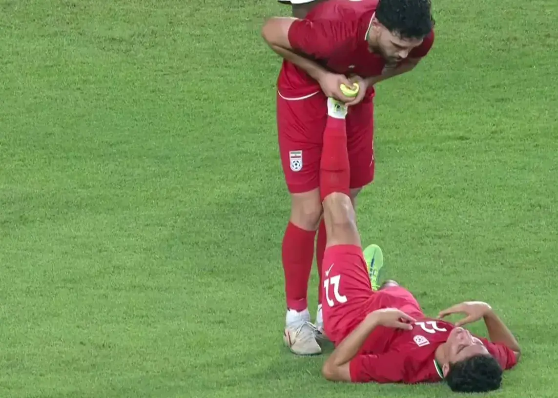مدافع سریع ایران را با آمبولانس بُردند! (عکس)