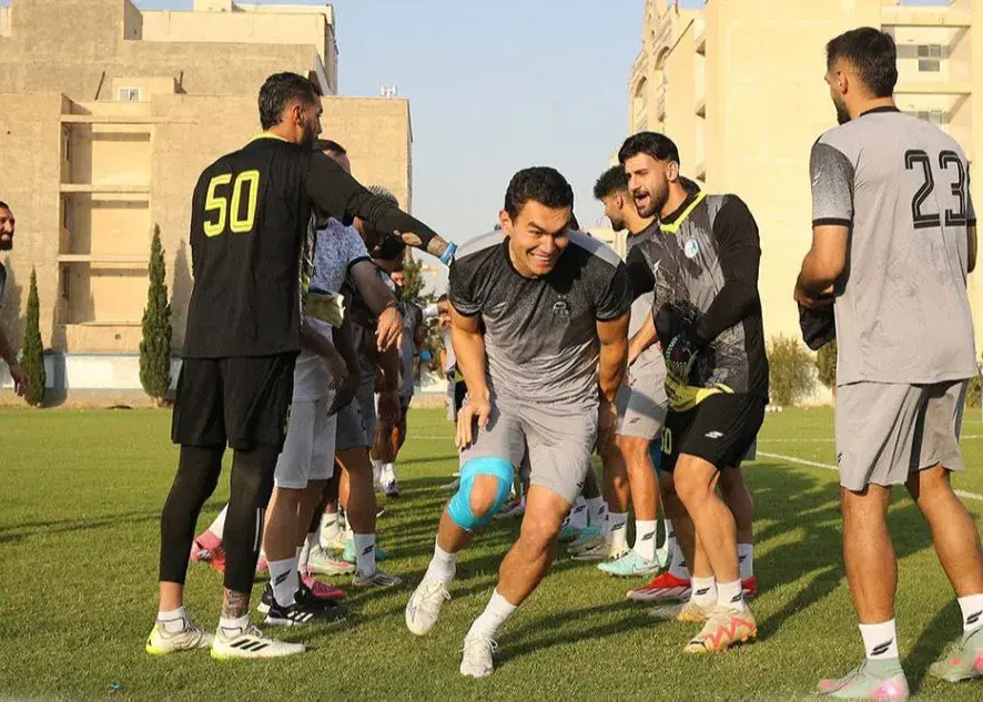 مدافع ازبک استقلال استوک پوشید
