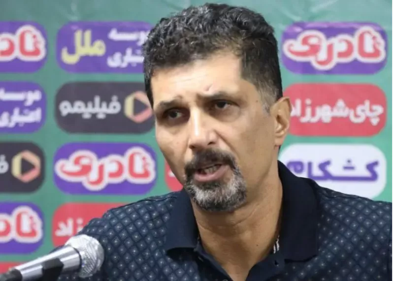 حسینی: نباید مقابل تراکتور اشتباه کنیم