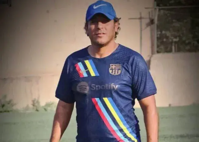 مجاهد پیراهن بارسلونا را پرو کرد!
