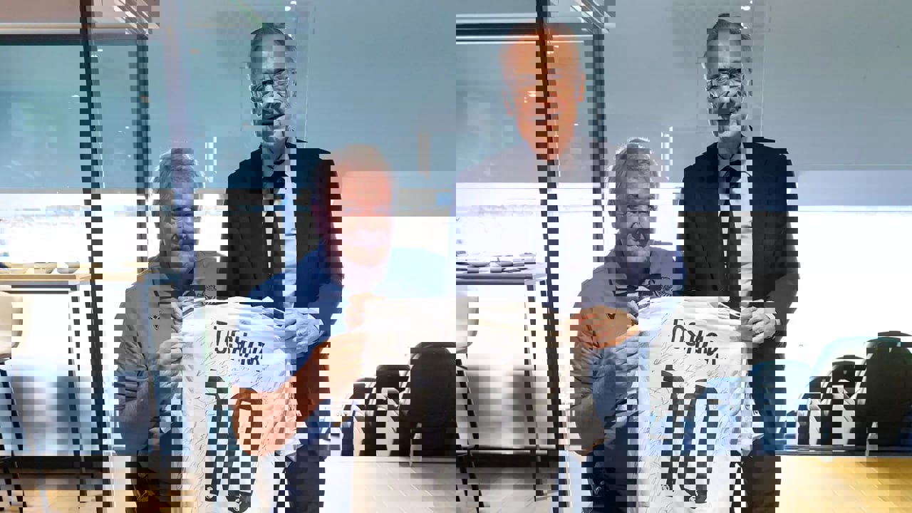 2225911
