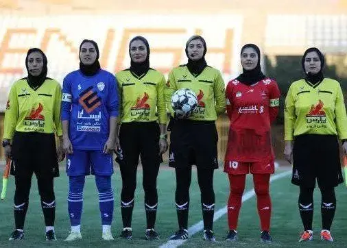 دو تصمیم عجیب در بازی زنان ایستا و پرسپولیس