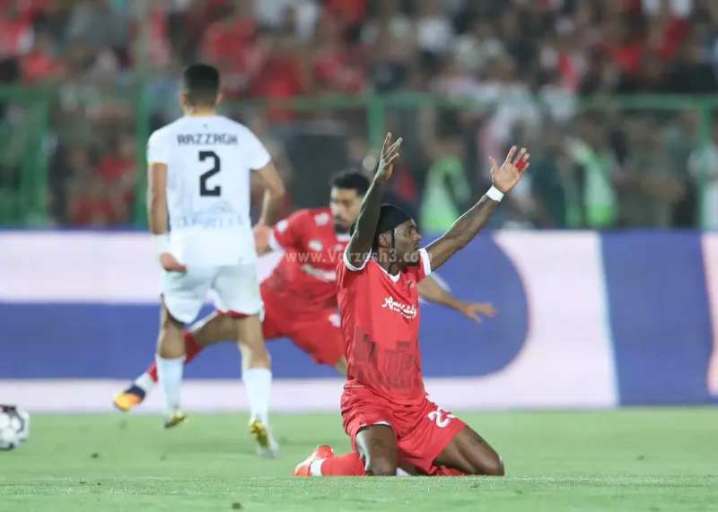 لبخند بیفوما به نمایش اوستون اورونوف! (عکس)