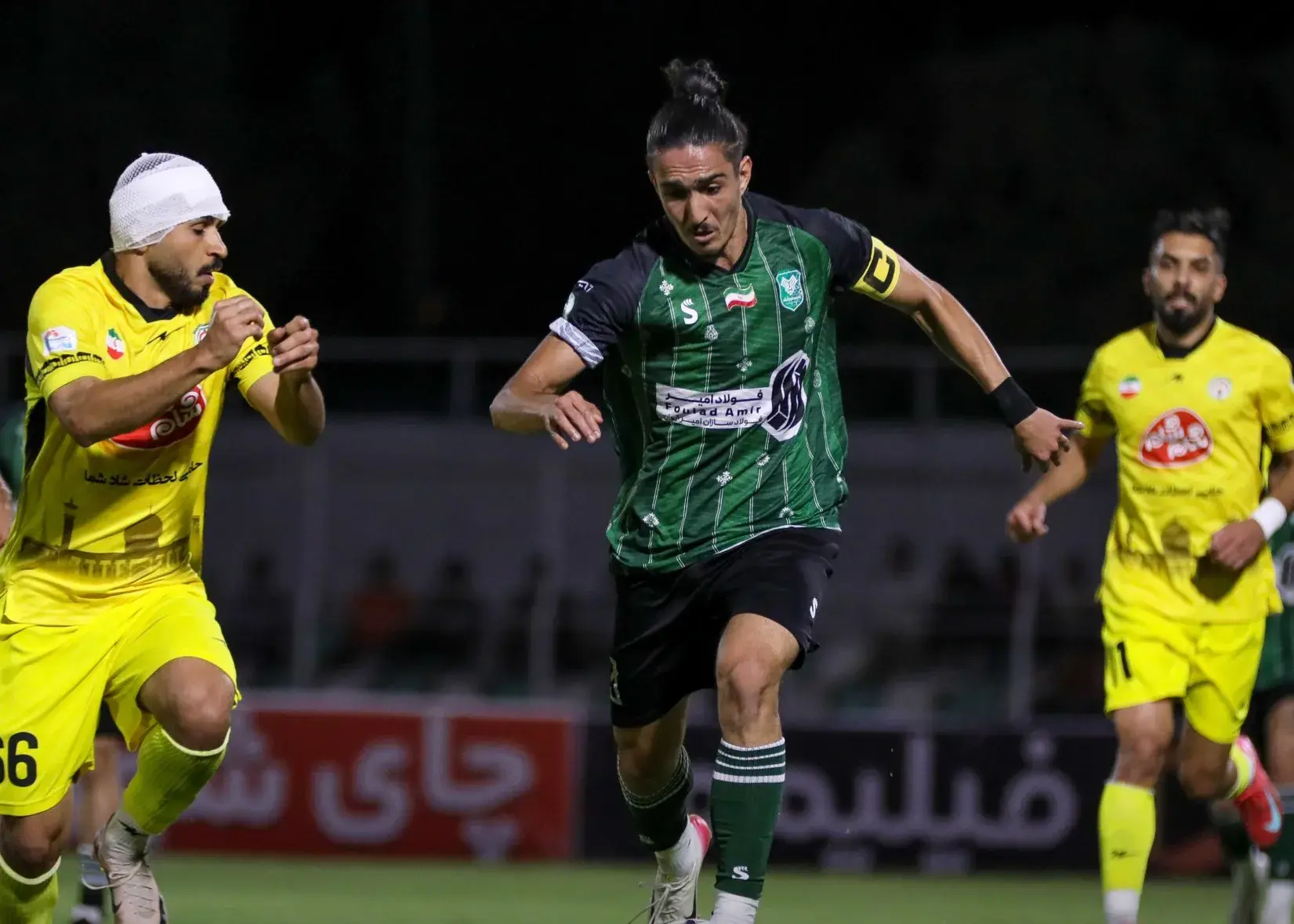 مدافع پرسپولیسی برای صدرنشینی مهاجم شد!
