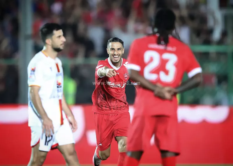 آقای گل پرسپولیس با یک تیر دو نشان زد