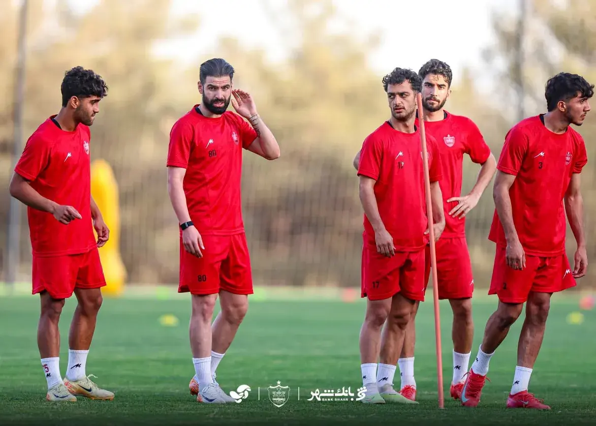 تمرین جداگانه بازیکنان پرسپولیس در سالن و زمین
