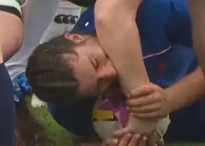 ۱۲ جلسه محرومیت برای گاز گرفتن بازیکن حریف!