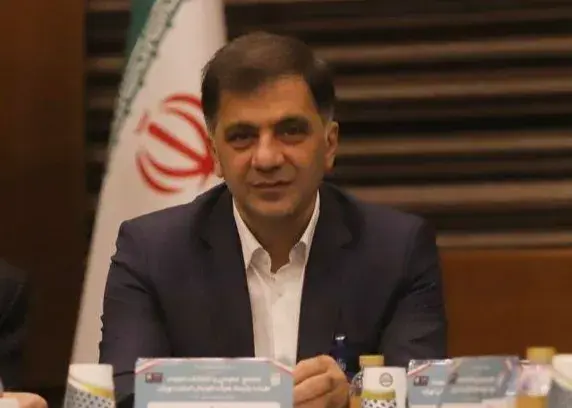 حجت کریمی: با تاجرنیا مناظره می‌کنم