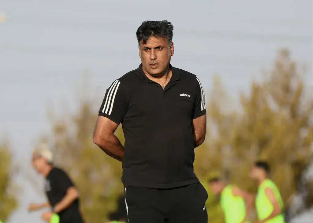 بوسه خلیفه‌اصل به سر بازیکنانش، خیلی باشرف هستید